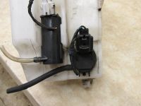 Beh�lter Scheibenwaschanlage mit Pumpe<br>MAZDA 6 STATION WAGON (GY) 1.8